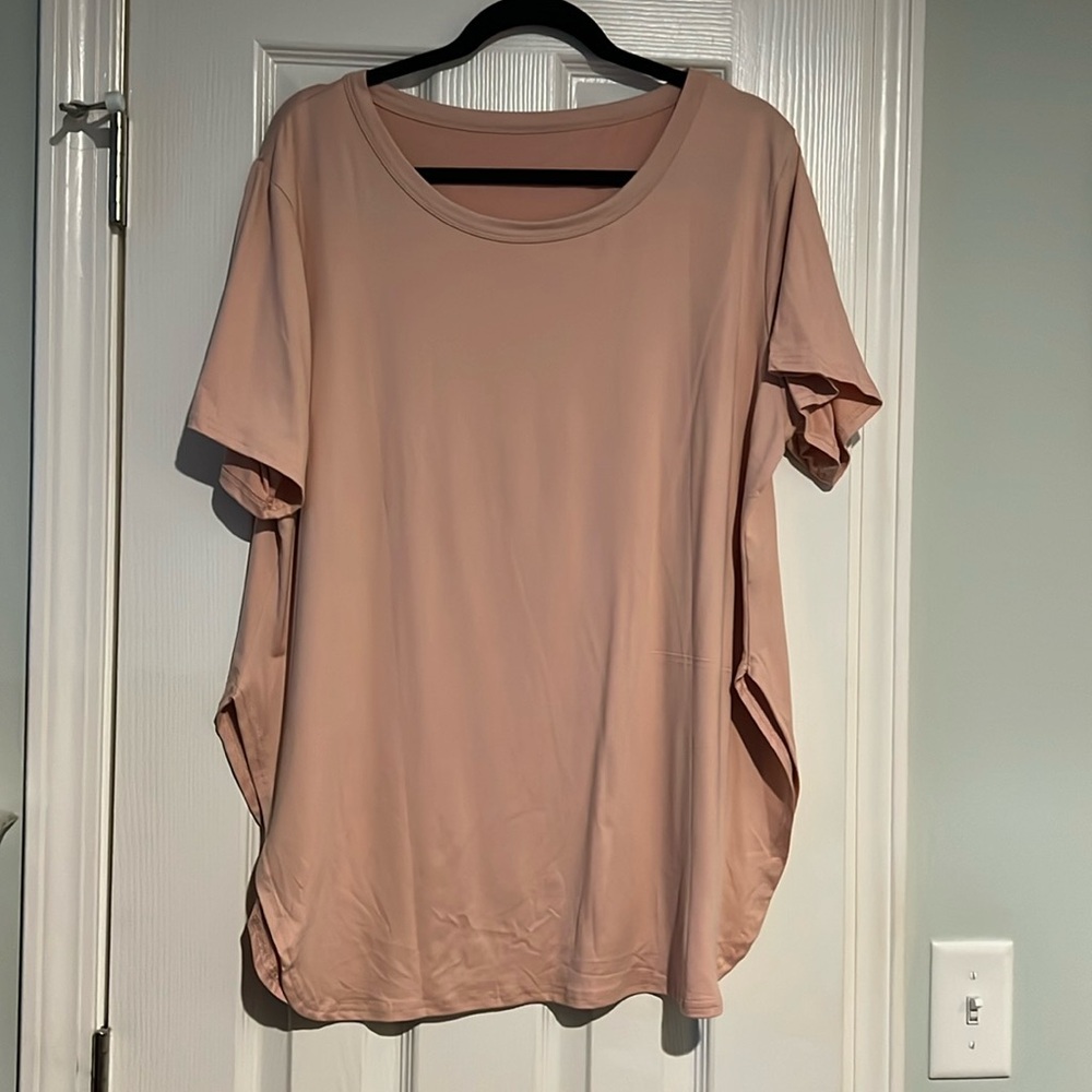 Women’s SHEIN Curve short sleeve shirt. Size 2XL.